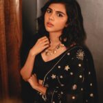 Kalyani Priyadarshan Instagram – Currently obsessed with the vibe of summer blacks 🖤

📸: @merin__georg