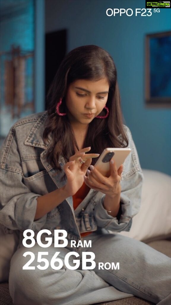 Kalyani Priyadarshan Instagram - Hard day at work to partying all night–staying supercharged all day long is easy for me like it is for 🥳#OPPOF235G. Its 67W SUPERVOOC™ charging, 8GB RAM + 256GB ROM, and 4-year lag-free performance make multitasking my superpower 💪🏻 #FlauntYourSuperpower
