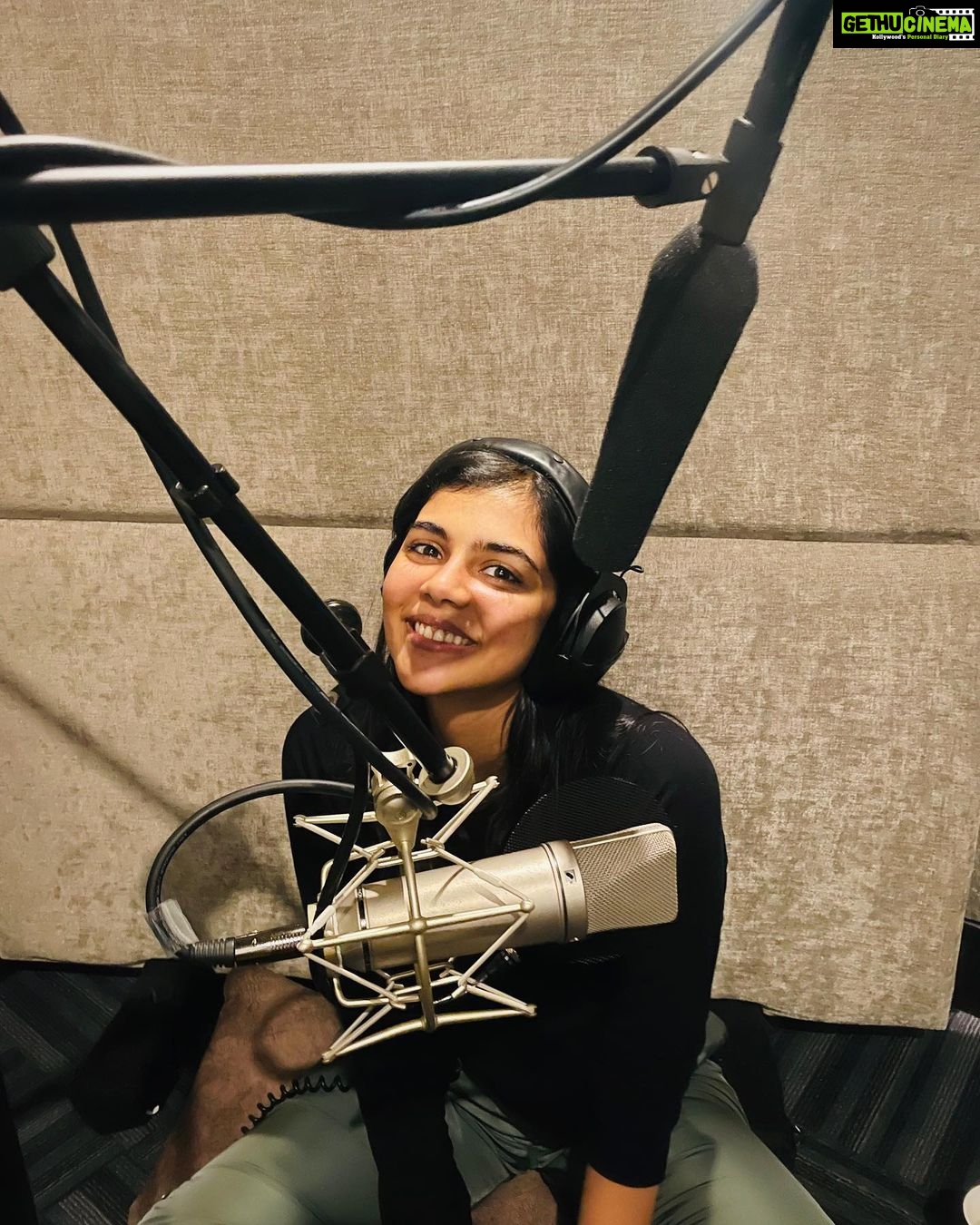Kalyani Priyadarshan Instagram - Such a cool birthday poster! 🥰 Dubbing going on and coming to you guys soon! ♥️♥️♥️ @jagadish_palanisamy #SudhanSundaram @manuckumar4 @heshamabdulwahab @santha_dop @kirandas_editor #NimeshThanoor @aiishwarya_suresh @renjithnair7920 @aneeshgmenon @feminageorge_ @shaheen_sidhique @sukudamodar @dhanyabalakrishnan_stylist @ronexxavier4103 @richard_zaviour @dony_prakuzhy @yellow_tooths @therouteofficial @passionstudiosoffl_ @pratheeshsekhar @thinkmusicofficial #SeshamMikeilFathima