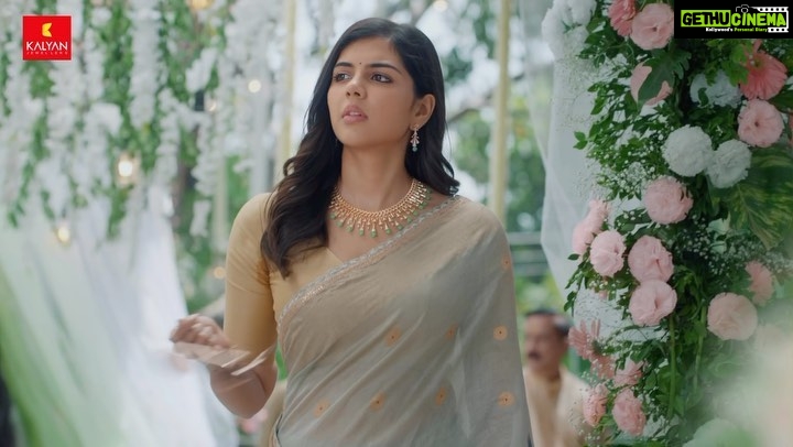 Kalyani Priyadarshan Instagram - A heartwarming moment of acceptance and the transformative power of love and positivity. This is our Muhurat offering – one that symbolizes the blessings that can come from unexpected places. Celebrating the Indian bride - Muhurat Wedding Jewellery from Kalyan Jewellers. #KalyanJewellers #Muhurat @kalyanjewellers_official