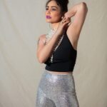 Kangna Sharma Instagram - Click by 📸- @ilmanaazphotography1 Makeup 💄- @makeoverbysejalthakkar Hair - @jayshreethakkarhairartist Jwellary- @sanalakhanifashionstylist Outfits- @sanalakhanifashionstylist Retouching - @safyanali_retouching