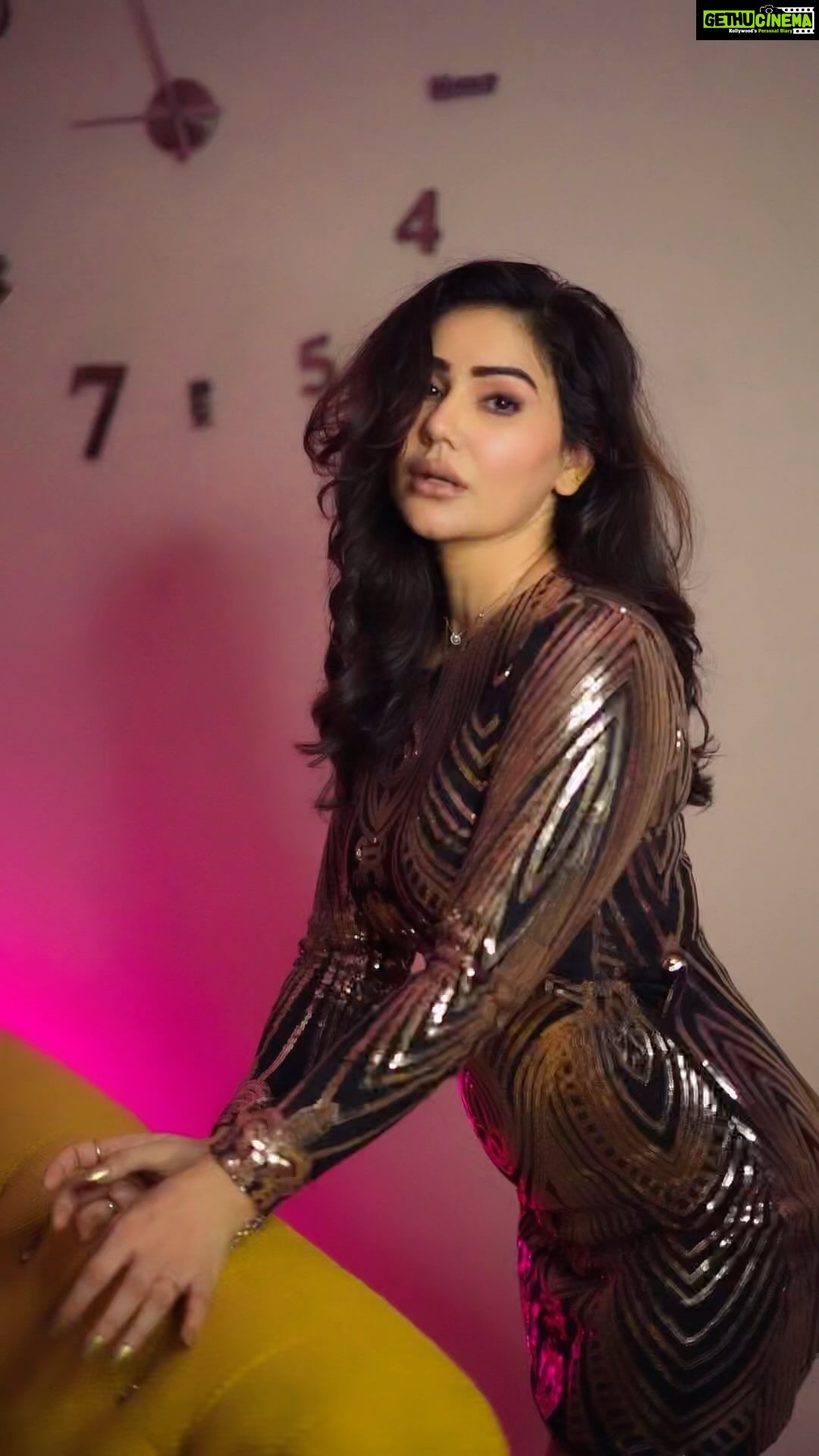 Kangna Sharma Instagram - En lamho me jindgi si hai ❤️