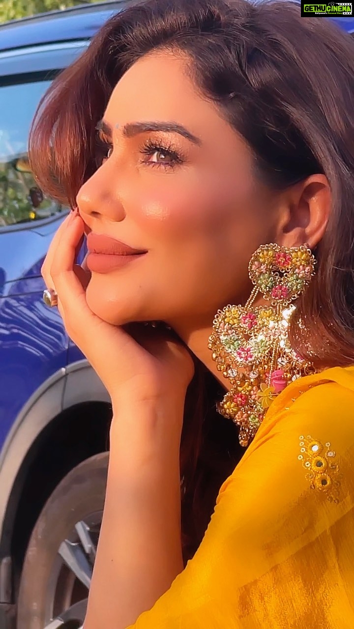 Kangna Sharma Instagram - शायराना दौर सा था ❤️