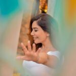 Kangna Sharma Instagram - The most beautiful things in life are not things .They’re People and places,Memories and Pictures, They are feelings and Moments and smiles and laughter 🥰