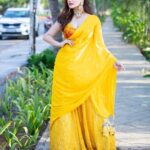 Kangna Sharma Instagram - This is Calld indian beauty 😝🥱🤪 click by - @ilmanaazphotography1 retouching- @safyanali_retouching makeup- @makeoverbysejalthakkar Hair - @jayshreethakkarhairartist jwellery- @makeoverbysejalthakkar