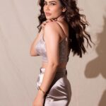 Kangna Sharma Instagram - click by - @ilmanaazphotography1 retouching- @safyanali_retouching makeup- @makeoverbysejalthakkar Hair - @jayshreethakkarhairartist