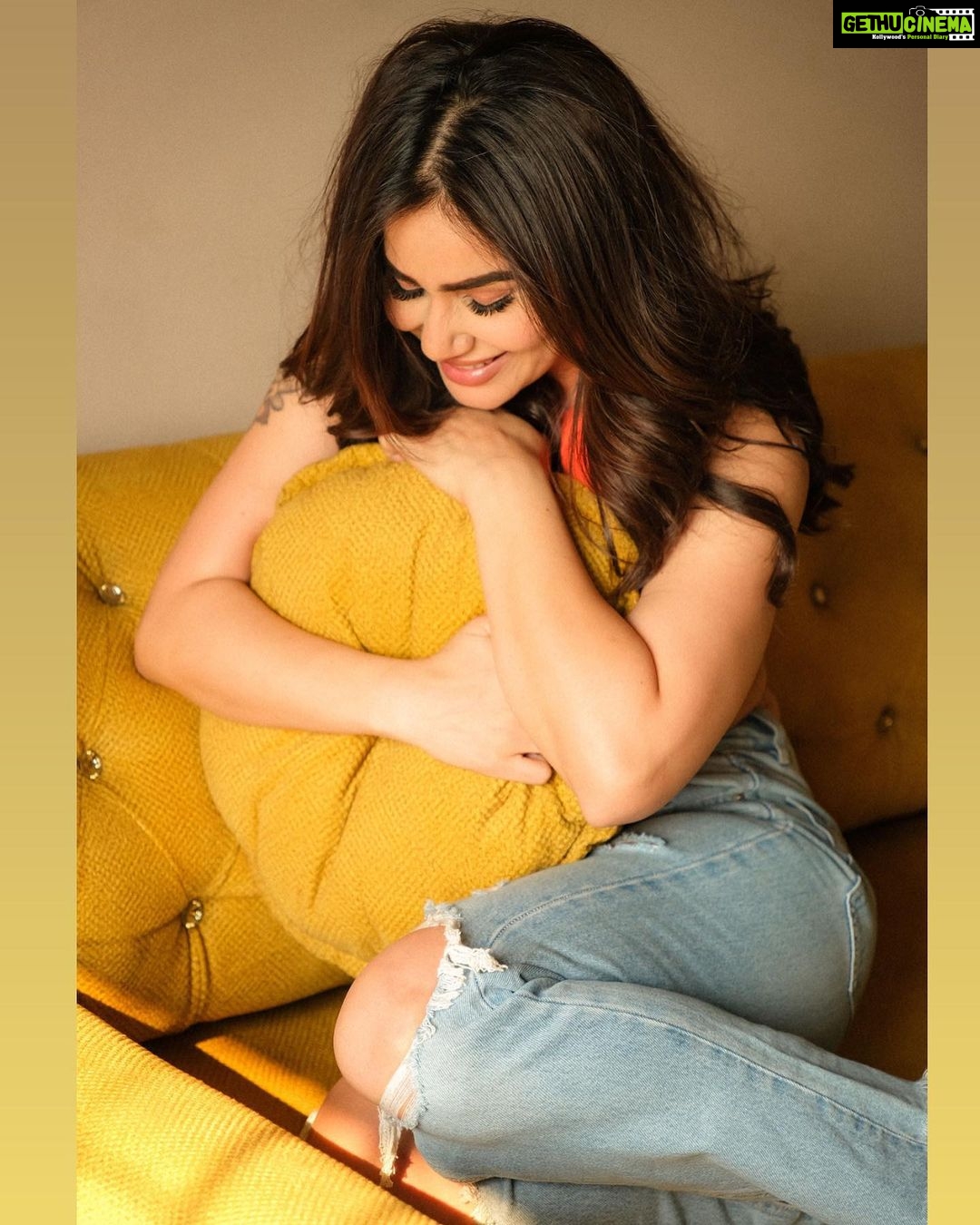Kangna Sharma Instagram - photography- @sanjaydubeyphotography MuA - @makeup_asfaque