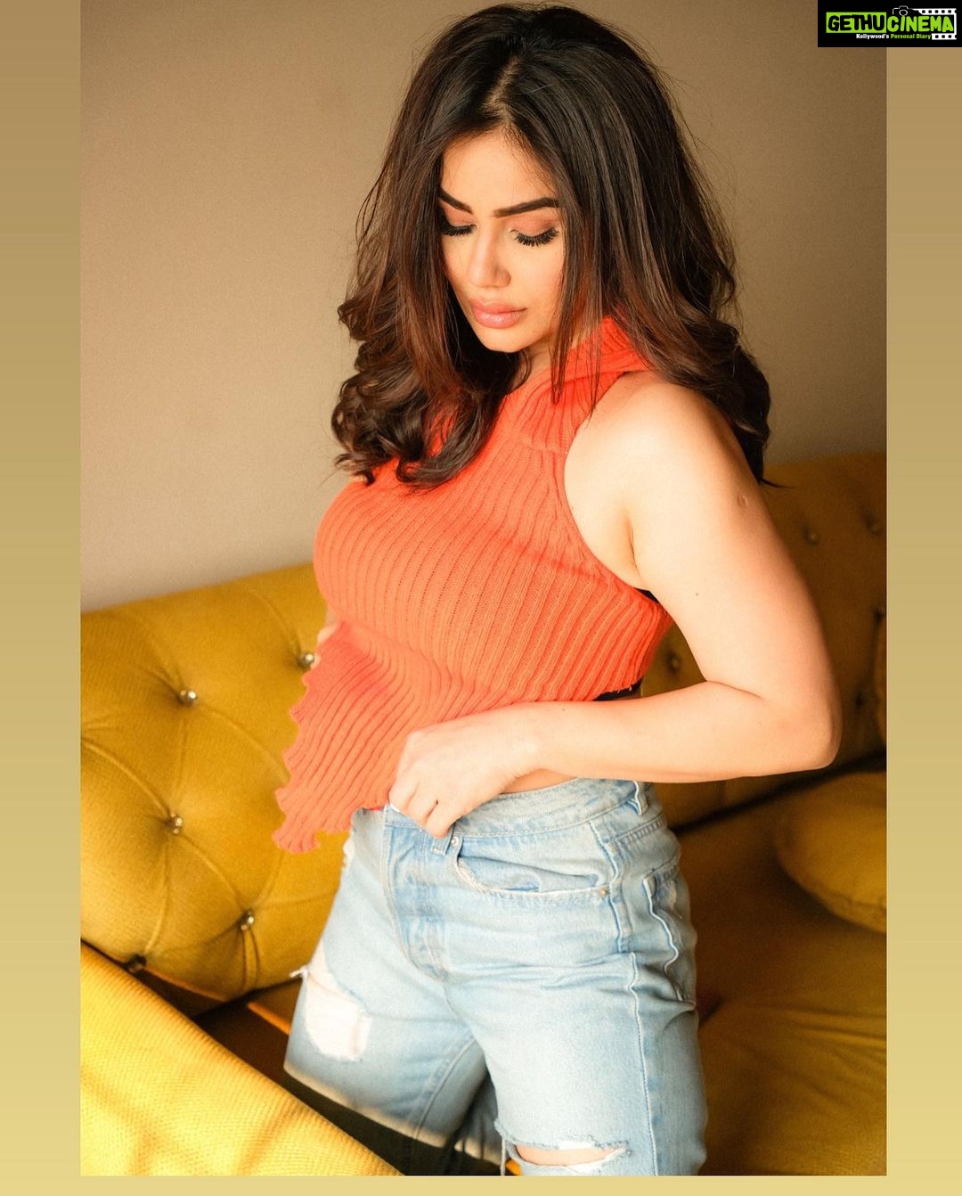 Kangna Sharma Instagram - Photography by - @sanjaydubeyphotography MUA - @makeup_asfaque