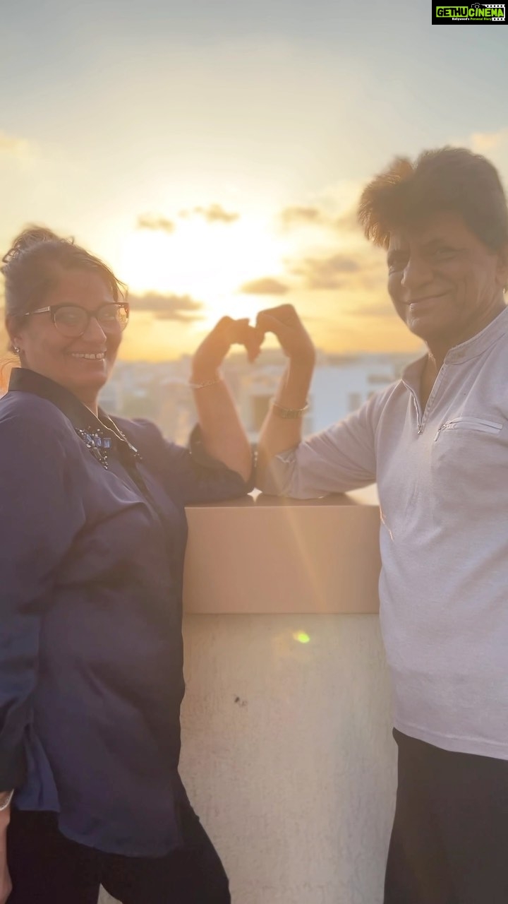 Karanvir Bohra Instagram - Wishing Mommie n daddy glorious years of togetherness #happyanniversary @madhu.hariom @mbfilmsnetwork love you guys so so so much ❤️❤️❤️ And wishing daddy a very happy #fathersday ❤️❤️❤️❤️ looking at the 2 of you I feel you are like 1 soul split into two 😇😇