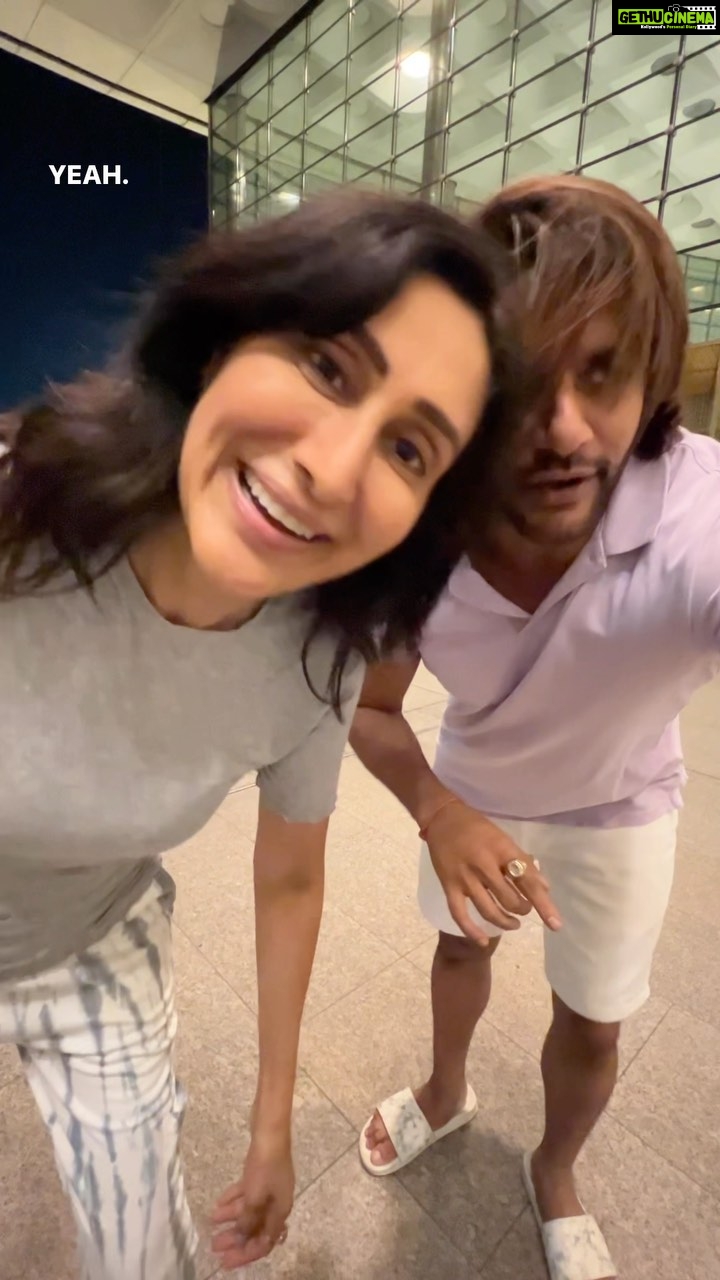 Karanvir Bohra Instagram - You make my world go round and round @bombaysunshine.. You are my #axis! 😄 Try this challenge.. spin around and around, like ten times, and then try to kiss the person you're with! 😄👍 (Mujhe toh chakkar aa gaye.. but my girl nailed it!)