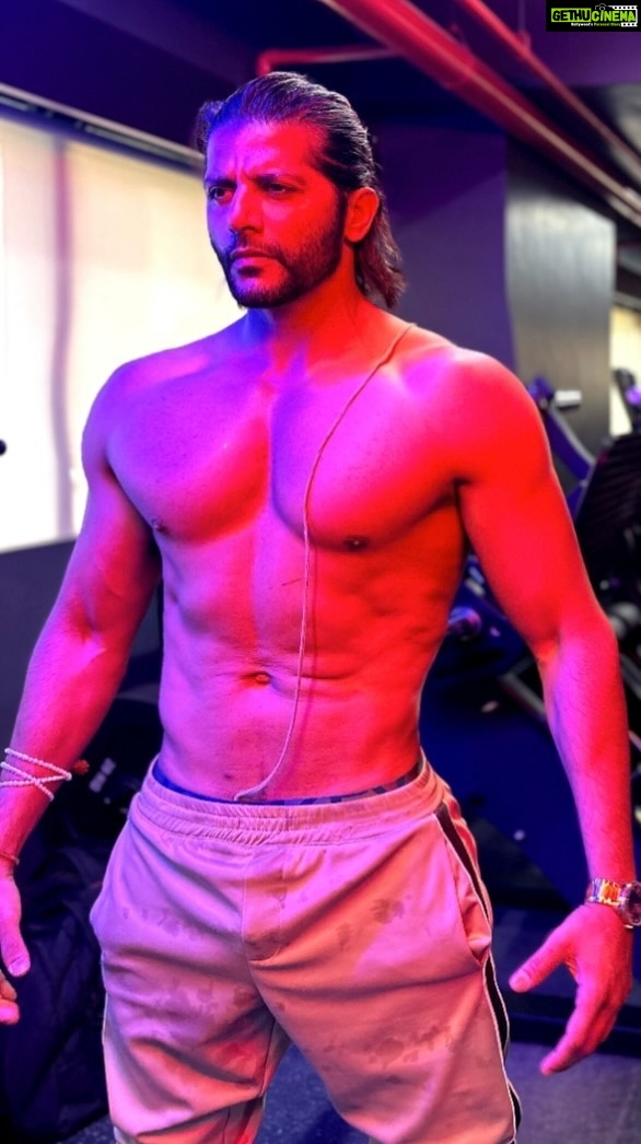 Karanvir Bohra Instagram - Somebody stop me….. NOT 😈 This one for you my brotha @miihiersinghofficial Crazier reel coming up soon for @belegend_supps