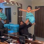 Karanvir Bohra Instagram - Regular day on my shooting set with my #shootbuddy @thebabysnowflake @sonytvofficial @swastikproductions #humrahenarahehum