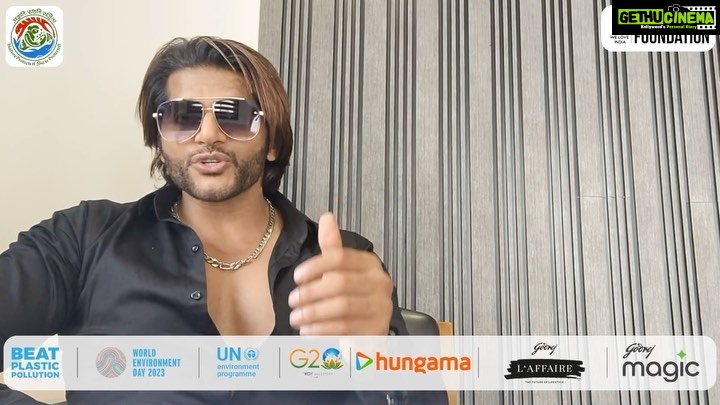 Karanvir Bohra Instagram - This #WorldEnvironmentDay join @karanvirbohra in the global effort to #BeatPlasticPollution & find #SolutionsToPlasticPollution with #TikTikPlastic @bhamlafoundation @g20org @kantamitabh @godrej_group @moefccgoi @realbollywoodhungama #BhamlaFoundation @godrejlaffaire @godrejmagic