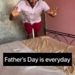 Karanvir Bohra Instagram – So #fathersday and #mothersday is everyday….
Humare dard ko kaun samjhega?
#karanvirbohra