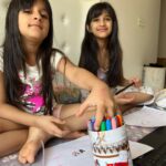 Karanvir Bohra Instagram - So these two had holidays from school.. and there was no way we were going to let them watch TV all day! 😄🤷🏻‍♀️ They do play outside but they need things do indoors also. And I feel once kids are in the 'flow' of school, they should continue with a little bit of daily schooling.. enough to maintain their focus, but not too much that they get bored. So we enrolled them in @learn_2read phonics classes. :) It's been the perfect mix of polishing their reading skills, playtime and even a little bit of dancing! 😄 (Special thanks, Ms Urvashi, for your patience.. Bella and Nen can be a handful.. even online!) 😂