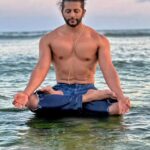 Karanvir Bohra Instagram - This is not a trick..... It's real, i swear.... You can do it to..... And it only happens in #diu on a #fullmoon day