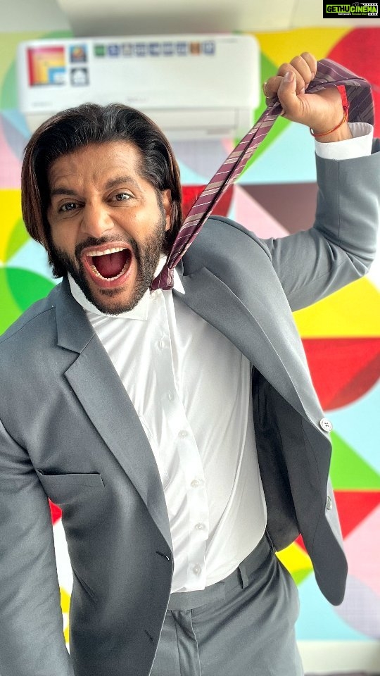 Karanvir Bohra Instagram - Wanna tie a tie? Don't ask Nandini.... Learn an easy way