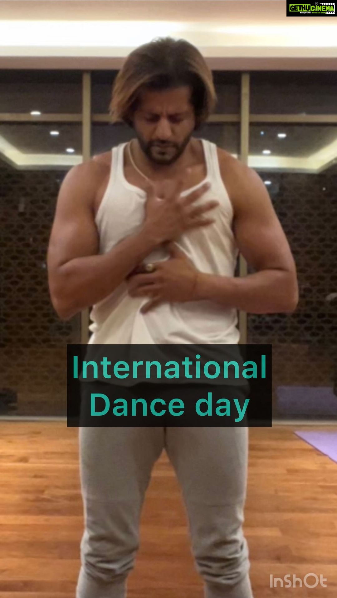 Karanvir Bohra Instagram - On #internationaldanceday tried to #choreograph a dance, but couldn’t finish it on time… will post the full #dance on Monday