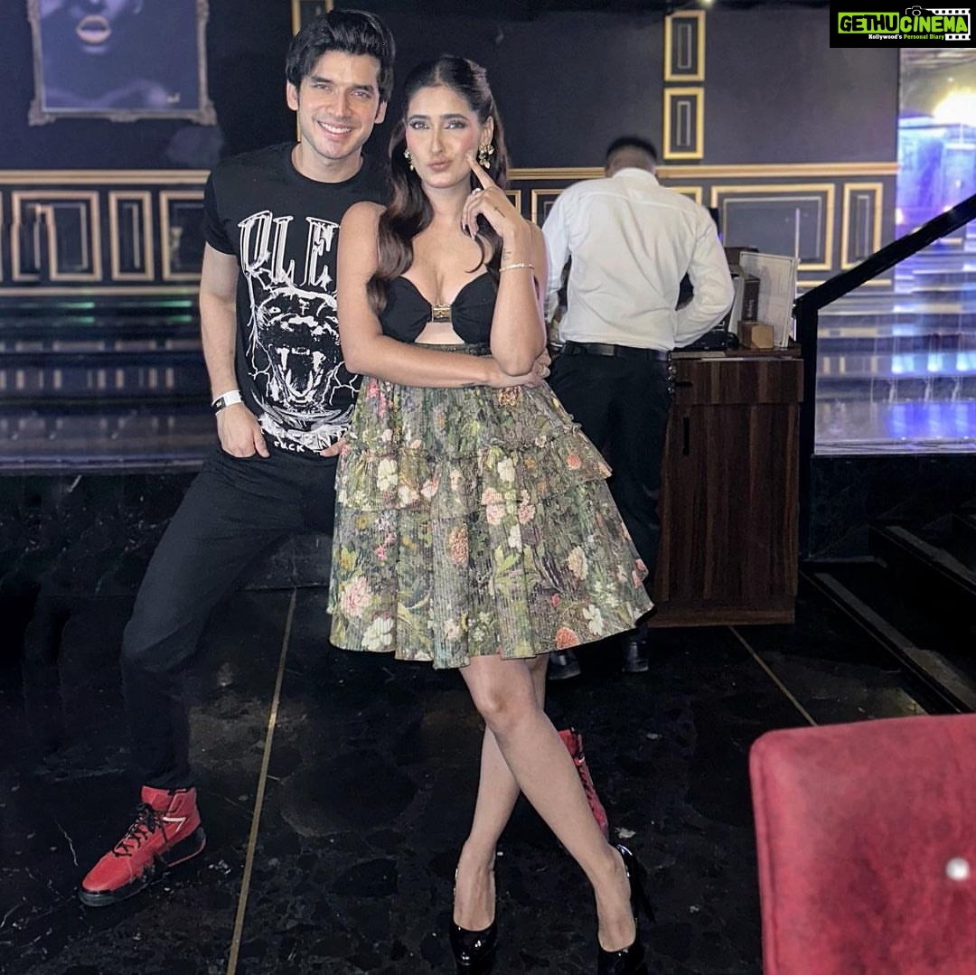 Karishma Sharma Instagram - Ohh yaara! Even if we don't meet frequently you know I'm right there for you! 🫶🏻 . . #Dost #KarishmaSharma #ParasKalnawat The Game Palacio