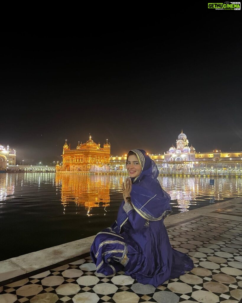 Karishma Sharma Instagram - All I am feeling is gratitude right now. Thank you universe 🪐🌍✨✨ Outfit by @kalakaribyakanksha Golden Temple Amritsar Punjab India