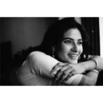 Karishma Sharma Instagram - जहाँ भी आज़ाद रूह की महक पड़े, समझना वहां मेरा घर है..... - अमृता प्रीतम Portrait of - @karishmasharma22 🌼 Mumbai - मुंबई