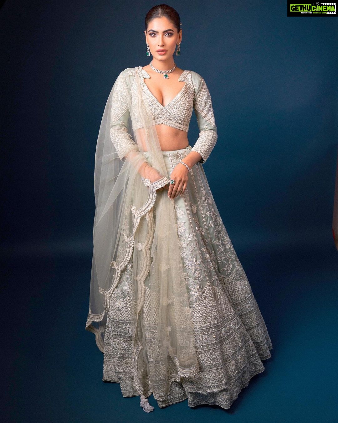 Karishma Sharma Instagram - “When you feel like a queen but still want to have fun!" "A little bit of royalty, a whole lot of sass!" "A touch of royalty, a dash of fun - the perfect combo!" Shot by @sauravanuraj Outfit by @zaricanadaofficial PR: @auorstudio Makeup @sonalagrawal_mua