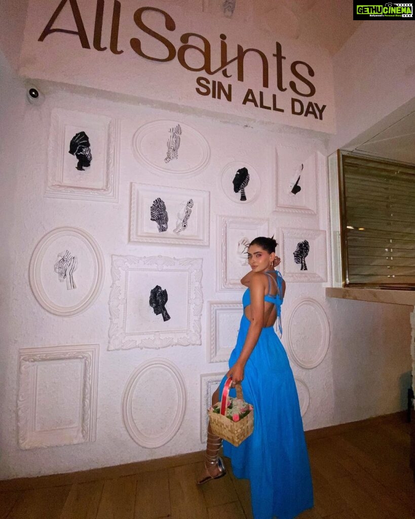Karishma Sharma Instagram - All Saints: Amazing food and great aesthetics 💙🦋 Thank you @allsaintsofficial_ @alistclub for hosting me ☺️