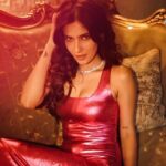 Karishma Sharma Instagram - I always believe that to make a presence for yourself in a crowd, you have to own the right moments. The latest Engage Eau De Parfum range will ensure just that! I’m wearing Engage Fantasia- a spicy yet floral fragrance made for formal, night occasions. I feel confident and beautiful, ready to own any stage I walk on to. Use code ENGKARISHMA10 to avail a special additional discount . Also available @nykaa.com @engagebyitc #EngagePerfumes #NewLaunch