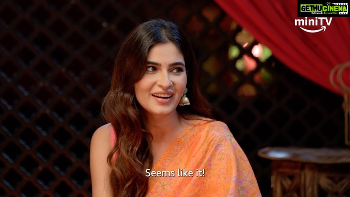 Karishma Sharma Instagram - The wait is finally over!! Omg guys i can’t explain how much fun I’ve had shooting this🥰 Farzi Mushaira S3 comes out on the 13th January only on Amazon miniTV @zakirkhan_208 @gopaldatt @nishanttanwar @venussinghofficial @iamhimanshikhurana @kkamra @prachidesai @whofaisalmalik @shenaztreasury @randomvarun @hussain.dalal @tanmaybhat @therichachadha @mrbeanbagg #ZakirKhan #GopalDutt #VenusSingh #NishantTanwar #PrachiDesai #HimanshiKhurana #TanmayBhatt #KritikaKamra #FaisalMalik #ShenazTreasury #KarishmaSharma #RichaChadha #FarziMushairaS3 #AmazonminiTV #watchfree