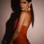 Karishma Sharma Instagram – Fashion week shenanigans ☀️

Wearing on my fav @deme_love_ 
Shot by @pehelaggarwal 
Styled by @rivashion 
Hair by @arifayadav_makeyougorgeous 
Makeup by @thatgalwithmakeup 
Jewellery by @studio6jewels