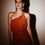 Karishma Sharma Instagram – Fashion week shenanigans ☀️

Wearing on my fav @deme_love_ 
Shot by @pehelaggarwal 
Styled by @rivashion 
Hair by @arifayadav_makeyougorgeous 
Makeup by @thatgalwithmakeup 
Jewellery by @studio6jewels