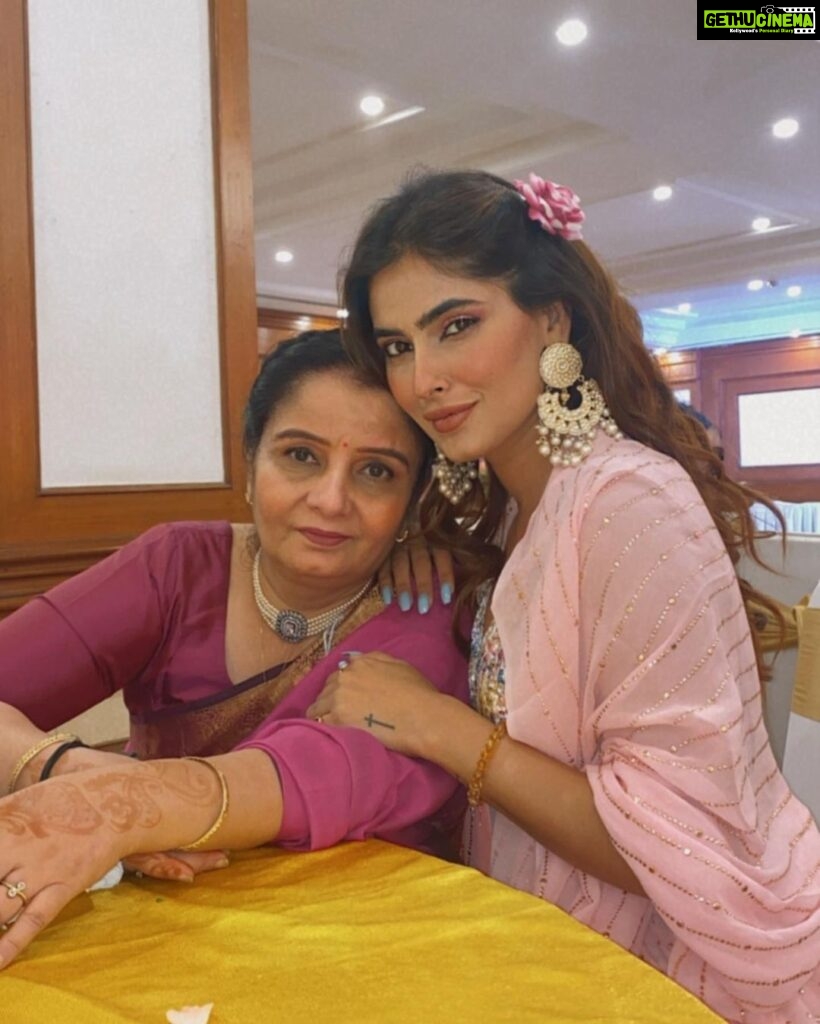 Karishma Sharma Instagram - Mama ur Love is the only selfless Love in this world. Thank you for always being there for me. I wouldn’t have been what or the person I am today without you and how much you went through to put my needs and me first always before yours. I love you, Happy Mother’s Day ❤️❤️❤️❤️🤗 @neelam.kewalramani.79