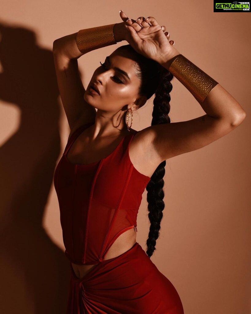 Karishma Sharma Instagram - I could make the party hot ❤️ Shot by @pehelaggarwal Styled by @rivashion Outfit @deme_love_ Earring by @so_fetch_love Makeup @makeupbykhushikhivishra Hair by @arifayadav_makeyougorgeous