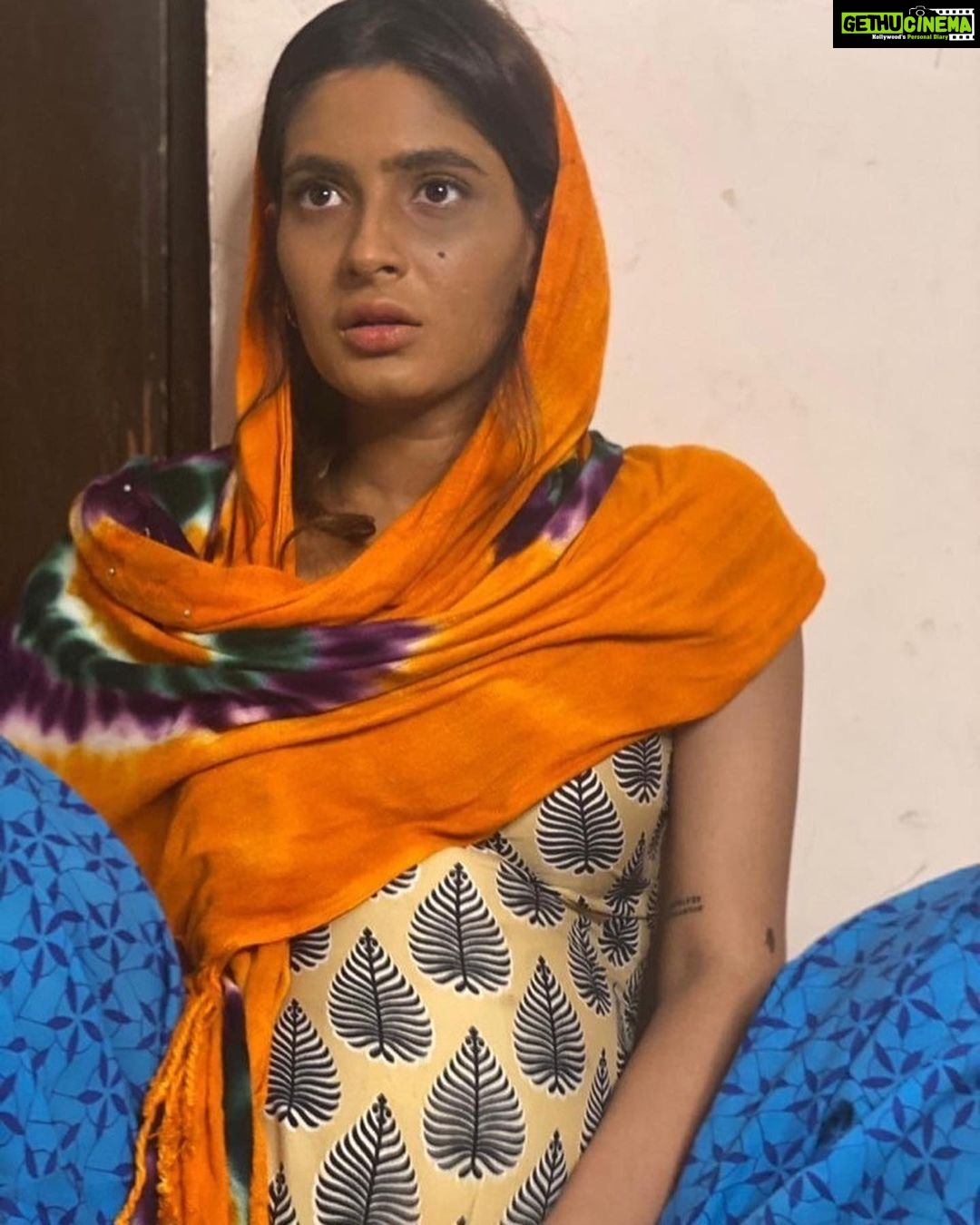 Karishma Sharma Instagram - I did a very interesting audition last year, where I had to play a Bangladeshi character who was pregnant. I just found them today and felt so grateful that as an actor we get to live so many lives of different people who come from different parts of the world and cultures. This is just a message of gratitude, thanking the universe for giving me this opportunity. Guys do tell me what you think of the Look??