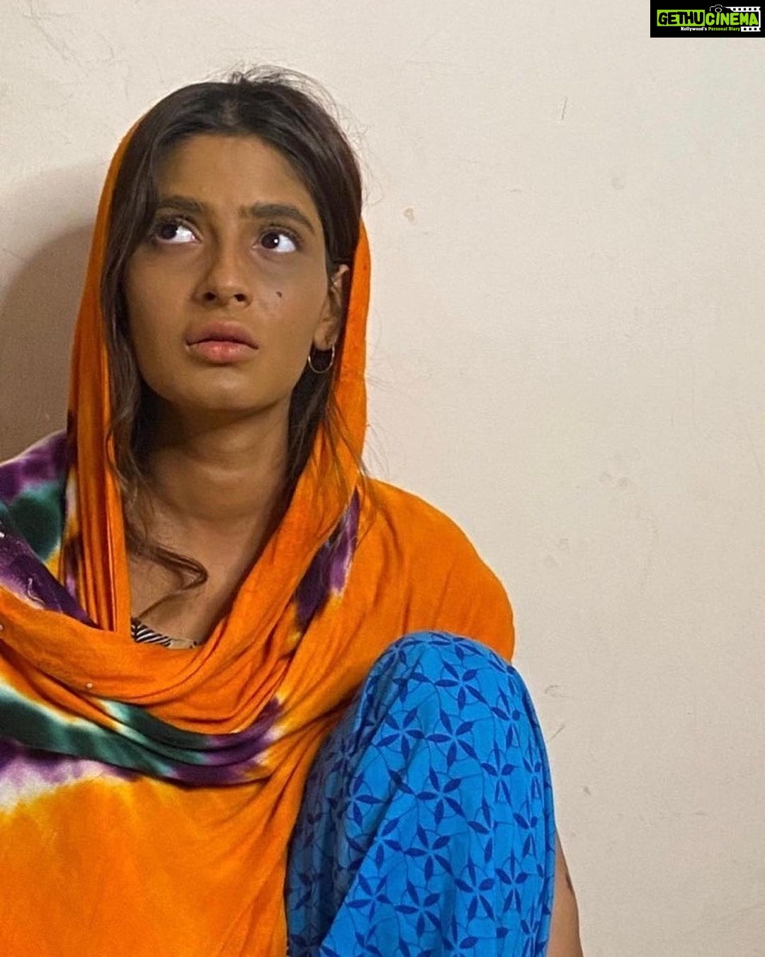 Karishma Sharma Instagram - I did a very interesting audition last year, where I had to play a Bangladeshi character who was pregnant. I just found them today and felt so grateful that as an actor we get to live so many lives of different people who come from different parts of the world and cultures. This is just a message of gratitude, thanking the universe for giving me this opportunity. Guys do tell me what you think of the Look??
