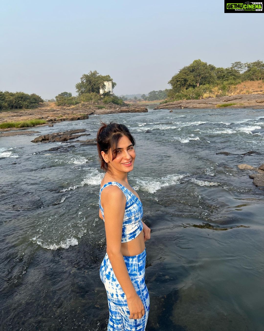 Karishma Sharma Instagram - Spend time with nature and it definitely gives you calmness back. Walking down the river, watching the beautiful sunset, played some baddie, did some yoga, ate like there’s no tomorrow, made friends. Quite a productive day in itself Let the nature soak in 🌞🌞 @silvertraq @auorstudio @Karishma Sharma