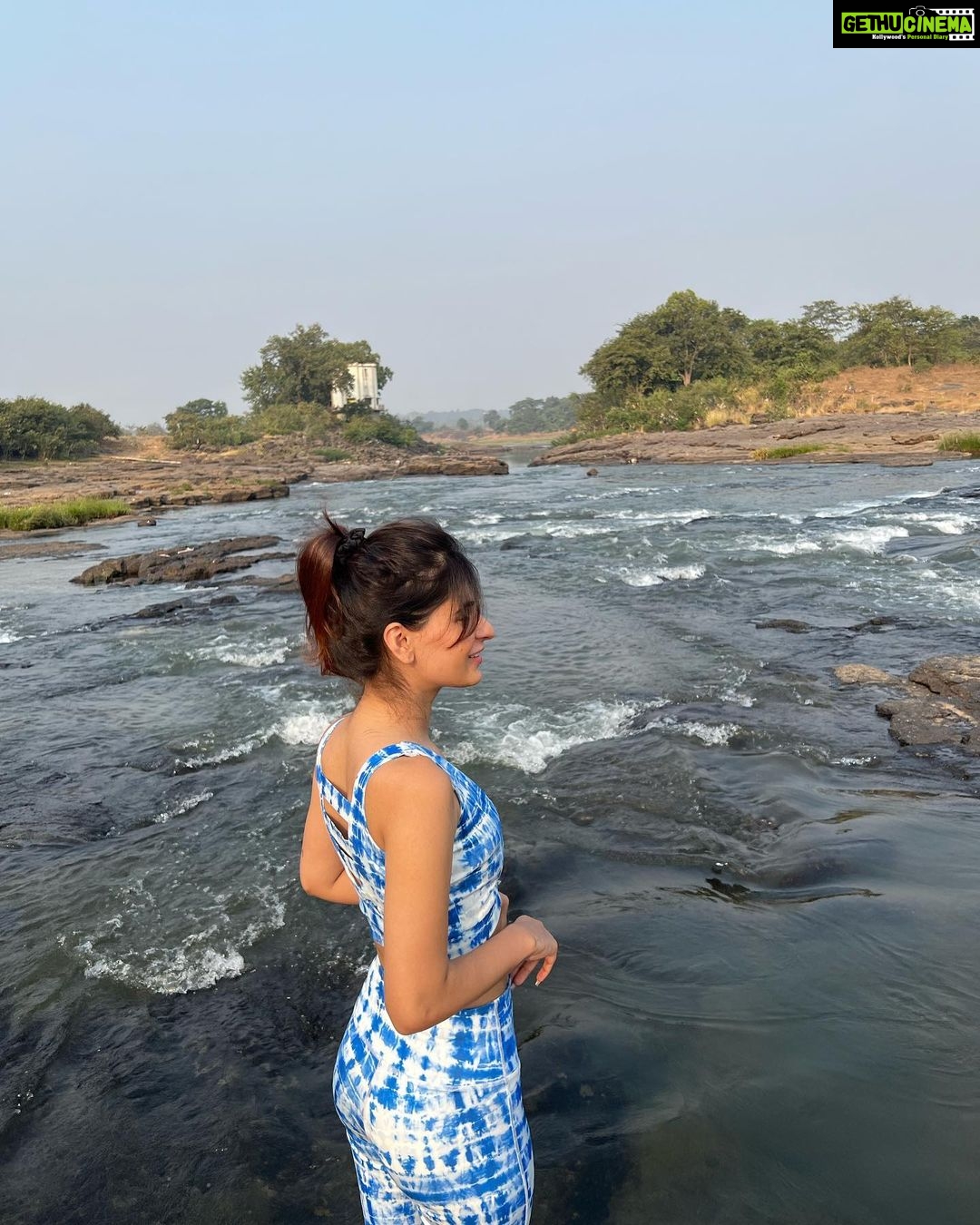 Karishma Sharma Instagram - Spend time with nature and it definitely gives you calmness back. Walking down the river, watching the beautiful sunset, played some baddie, did some yoga, ate like there’s no tomorrow, made friends. Quite a productive day in itself Let the nature soak in 🌞🌞 @silvertraq @auorstudio @Karishma Sharma