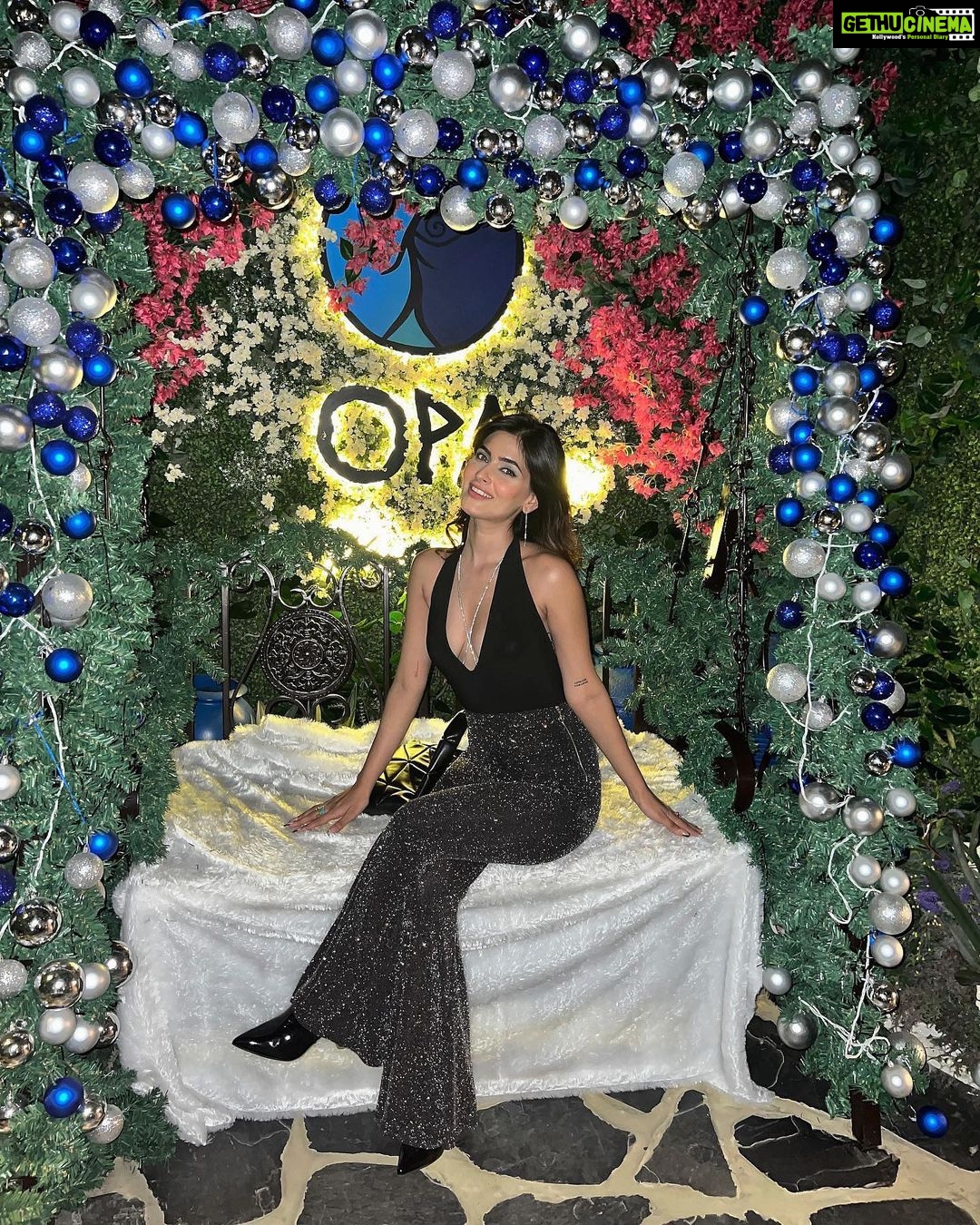 Karishma Sharma Instagram - Hey there 2023. 💚 Well I wanna firstly say this and get it out of my. 2022 was a hard year. I saw ups and downs, heartbreaks,friendshipS ending and I won’t lie, it did feel lonely but towards the end Of the year,it started making me realise what I really want and what I wanted were some real people. @rachitsingh08 workshop gave me a new start, I believed in myself again,it gave me confidence and definitely have the urge to work harder on my craft. @thesurrealvivaanshah you’ve always been family from the day I met you. No matter how much we fight. We will always have each others back. @shiivanggii you’re my sister I never had. I love you and your fam ❤️ Sorry guys for venting, it was kinda a recap of 2022, I have LEARNT MY HAPPINESS IS NOT ANYONES RESPONSIBILITY , I want to Work Harder this year and someone told me recently be a free spirit and will 2023 I gotta feeling that 2023 is gonna be a good one. Happy new year to all my lovelies ❤️ May we all love, learn and grow this year 🤗