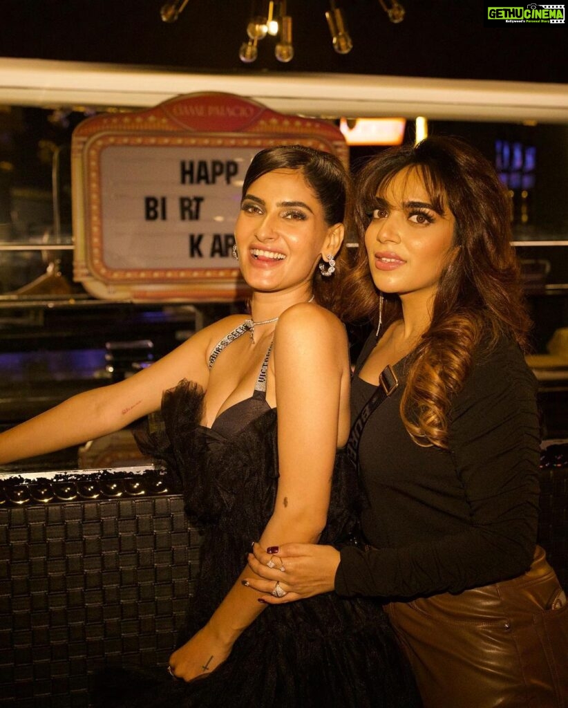 Karishma Sharma Instagram - It was a smashing time, thank you all of you for showing up, giving me love and happiness. Super Grateful 🤗🤗🤗❤️❤️❤️ Part : 1 The Game Palacio