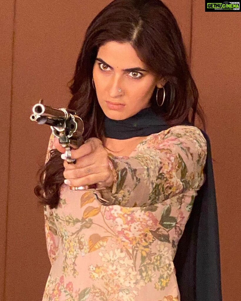 Karishma Sharma Instagram - Embracing a new character can be an exhilarating experience, and it's great that I am feeling super excited about it So, let's start the day with some spice and get ready to shoot! With your passion and dedication, making sure to make this character shine on screen. Be careful of this oneee, She’s dangerous 💣 Styling by @sumanfashionmaker