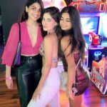 Karishma Sharma Instagram - Fun night @thegamepalacio Host and dost @rivaaabhatia @nayak.rohit7
