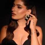 Karishma Sharma Instagram - It's the small wins that can give you confidence to start taking on the bigger challenges. Outfit by @rockystarofficial Makeup by @makeupbykhushikhivishra Styled by @rivashion Hair by @arifayadav_make_you_gorgeous Jewellery by @the_jewel_gallery Shot by @pehelaggarwal