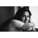 Karishma Sharma Instagram - जहाँ भी आज़ाद रूह की महक पड़े, समझना वहां मेरा घर है..... - अमृता प्रीतम Portrait of - @karishmasharma22 🌼 Mumbai - मुंबई
