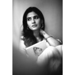 Karishma Sharma Instagram - जहाँ भी आज़ाद रूह की महक पड़े, समझना वहां मेरा घर है..... - अमृता प्रीतम Portrait of - @karishmasharma22 🌼 Mumbai - मुंबई