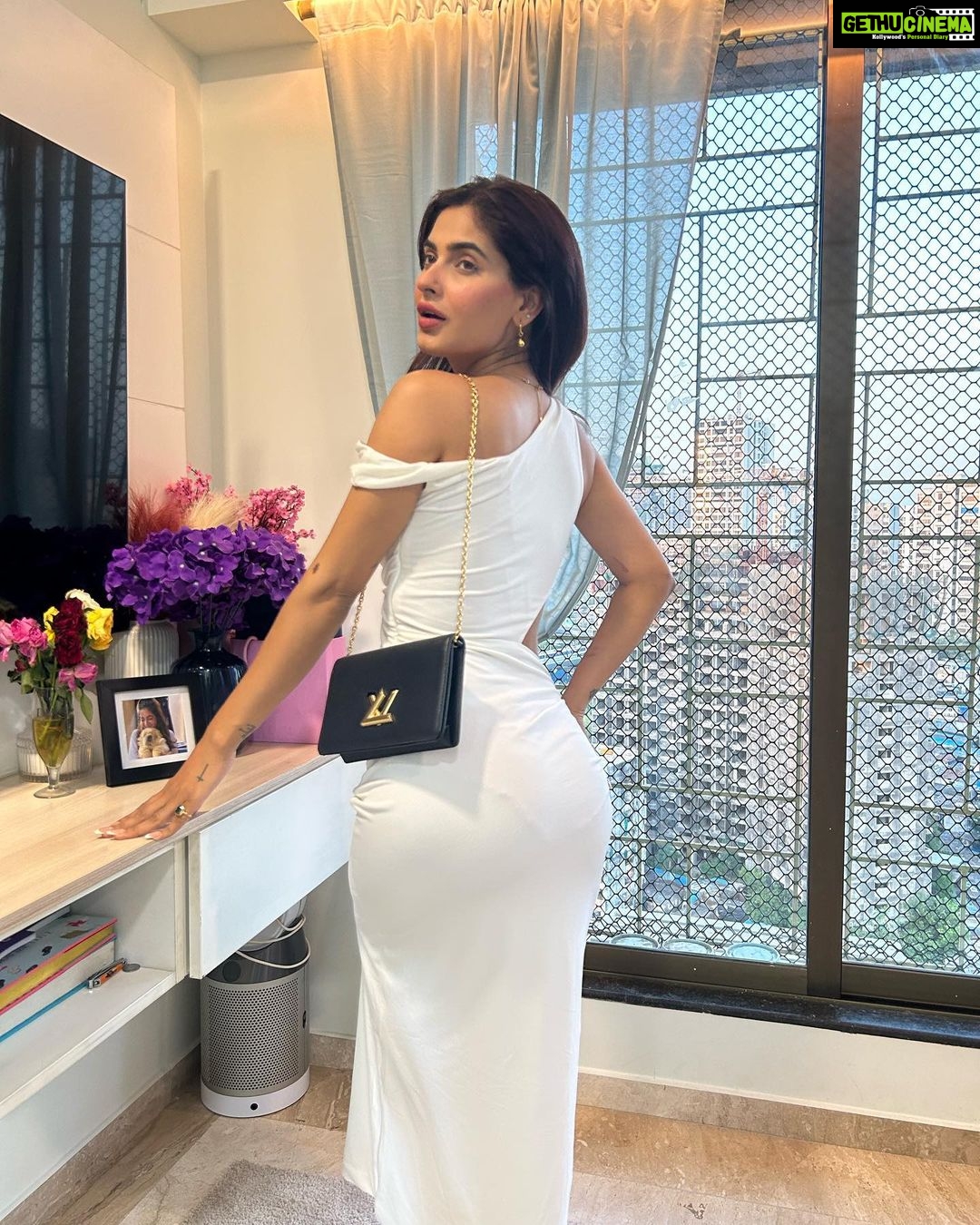 Karishma Sharma - 195.1K Likes - Feeling like a Greek Goddess
#trials
Best photographer best friend my cutie @shiivanggii