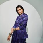 Karishma Tanna Instagram - What’s Scoop ing???? @netflix_in #scoop #love #work #explore #potd #karishmatanna Outfit- @payalpratap Jewellery- @sangeetaboochra @aquamarine_jewellery @minerali_store Makeup- @kavyesharmaofficial Hair- @shefali_hairstylist.81 Styled by- @sukritigrover Styling Team- @vanigupta.23 @simrankumar19 Photographer- @aviraj