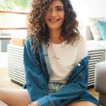 Karishma Tanna Instagram - Vibeeeeing 😎🤷‍♀️ #potd #denim #love #mood