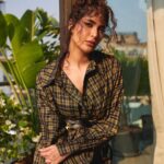 Karishma Tanna Instagram – Curly hair, don’t care 🤷‍♀️ 

#sunday #mood #love #potd 
 

Outfit @appapop
@priajain