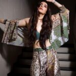 Karishma Tanna Instagram – Hey you! Yes you!!!

#vibe #weekend #love #potd #mood 

Click by @akshayphotoartist 
Hair @shefali_hairstylist.81