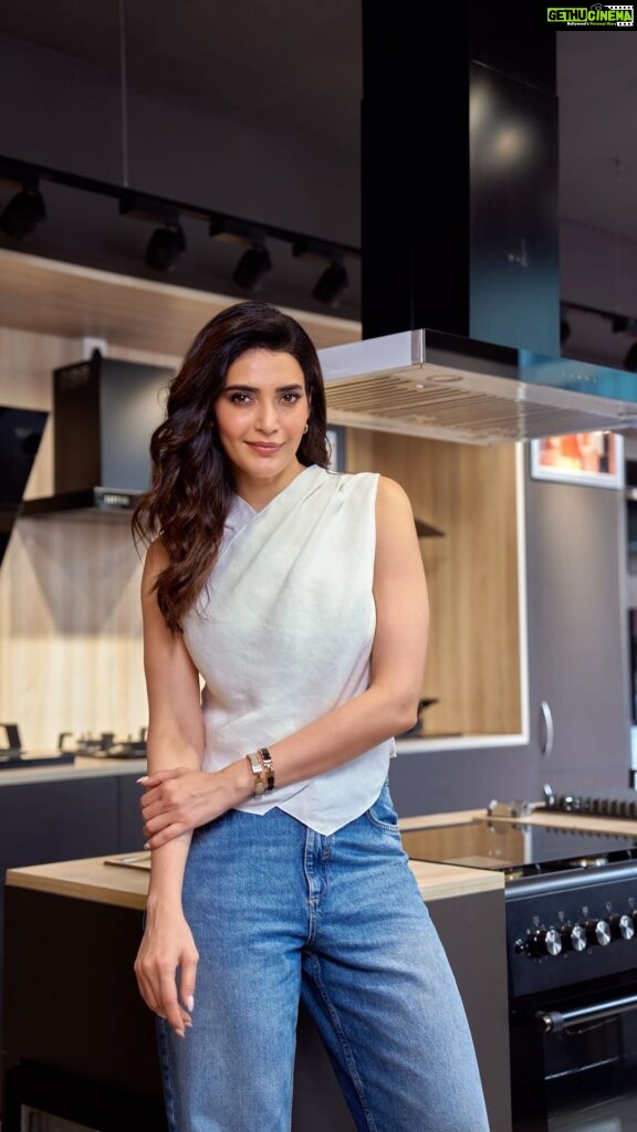 Karishma Tanna Instagram - As an actor, I take pride in bringing beauty and creativity to every aspect of my life; especially my cooking space. So when I discovered Carysil’s premium lifestyle kitchen products, I was blown away! Their sinks are visually appealing & engineered with German shock technology. Carysil’s range of appliances, makes meal prep a breezeI I can confidently say that their products transformed my kitchen into a premium masterpiece, and it can do the same for you too! So visit the Carysil showroom today! @carysilindia @carysilshop #carysil #kitchengoals #lifestylekitchenappliances #premiumsinks